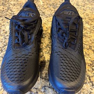 BRAND NEW FREE SHIPPING Nike Air 270- M7.5/W9